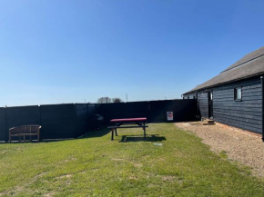THE COW SHED 2-Bed Apartment in Bradwell on Sea